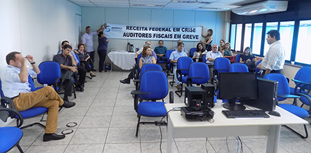 Indignação marca reunião de filiados da DS/CE no Porto de Fortaleza
