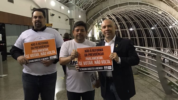 DS/CE participa de mobilização contra a Reforma da Previdência no Aeroporto Internacional Pinto Martins